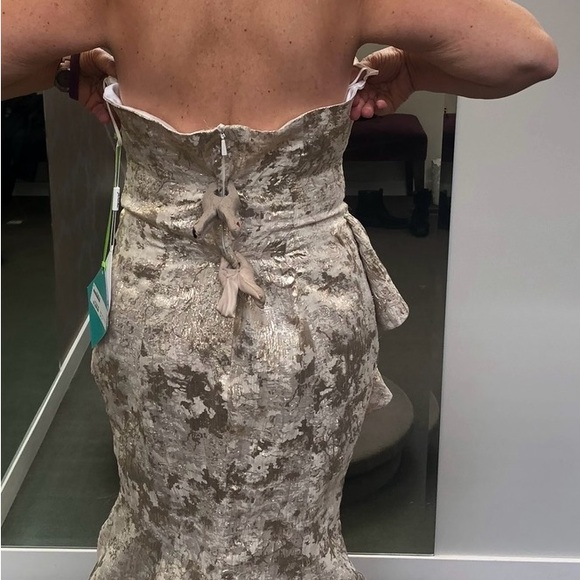 Never worn mother of the bride metallic gown - Picture 6 of 7